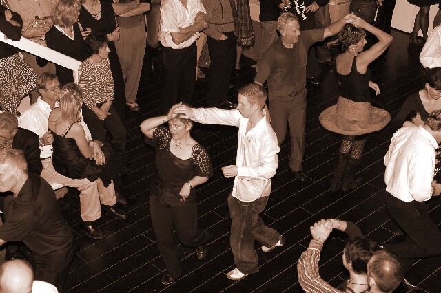 min 2006 12 16 beaune boogie 359 sepia
